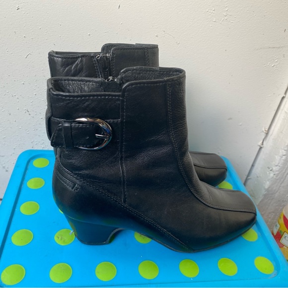 Clarks Artisan Dara 84950 Women’s Black Leather Zip Up Ankle Boots Size 5.5M - Picture 2 of 12